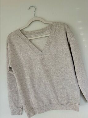 V-Neck Lightweight Sweatshirt in Heathered Light Gray